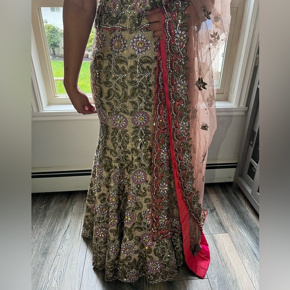 LEHENGA - Picture 4 of 6